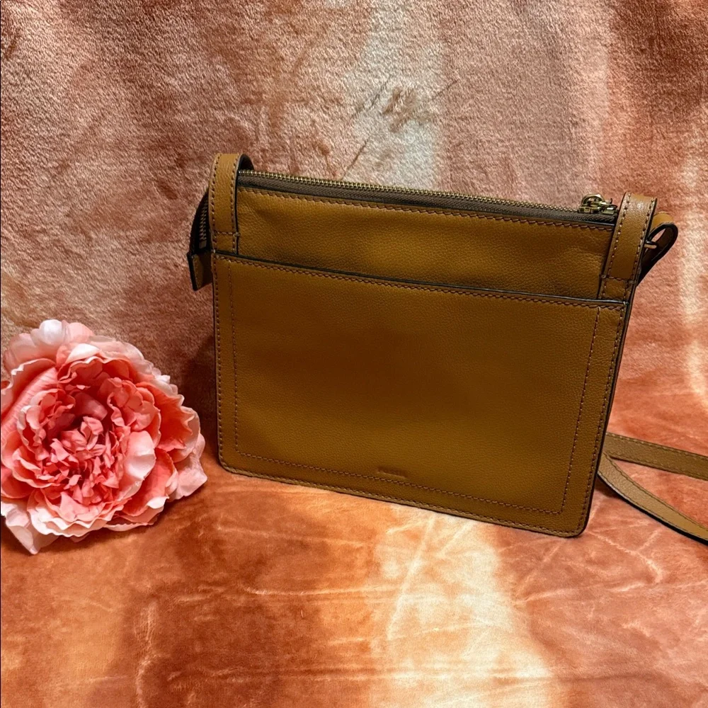 Fossil cowhide leather
